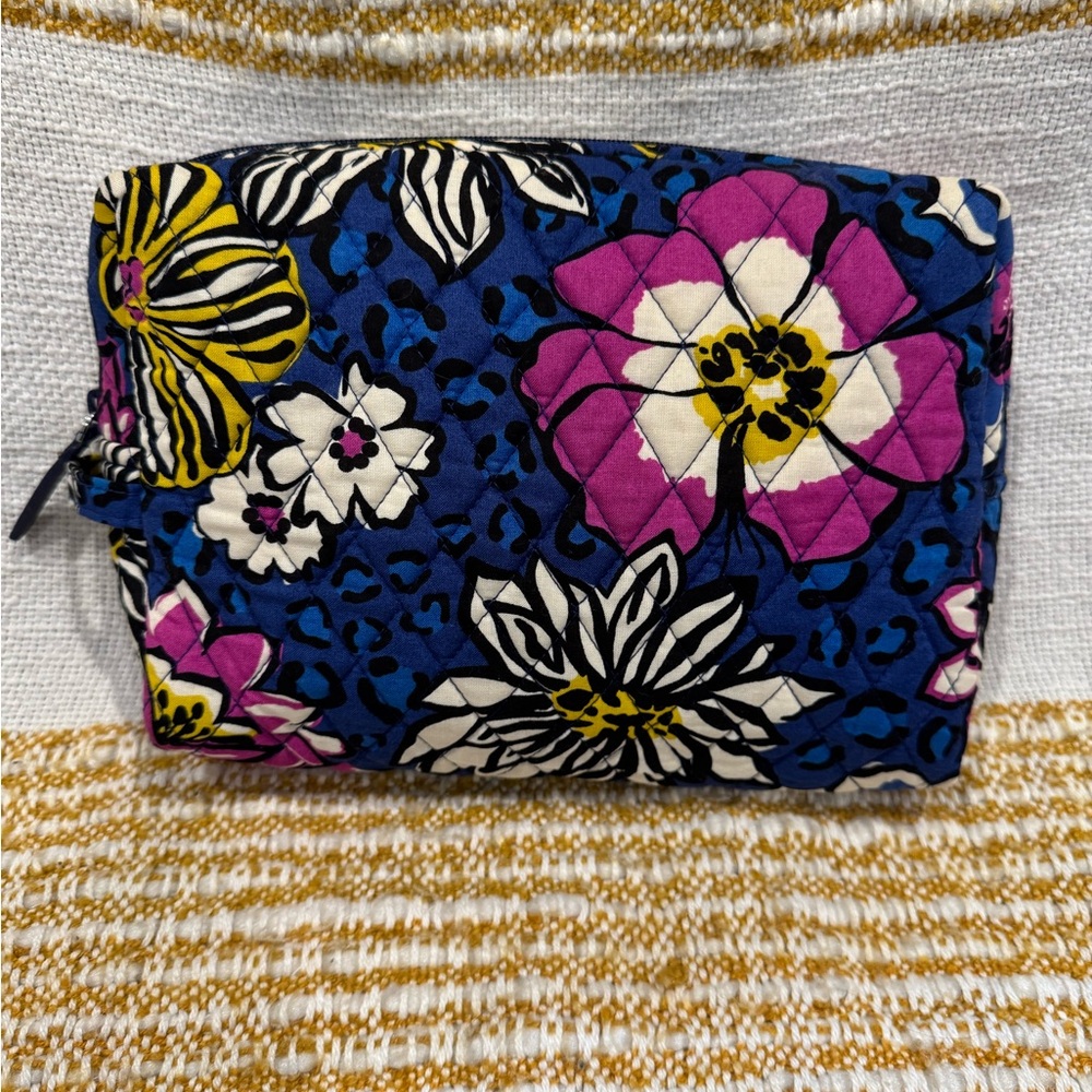 Vera Bradely Makeup Zip Pouch Blue Floral‎ Print